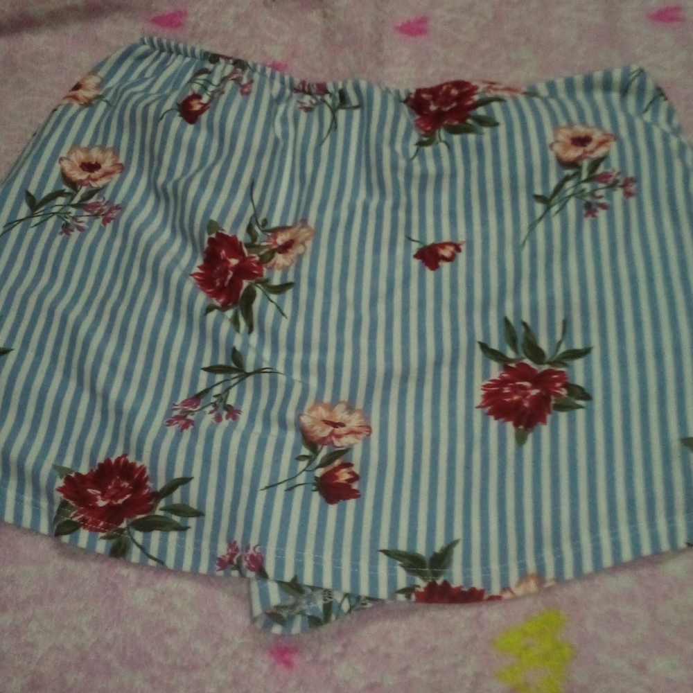clothes - Picture 3 of 4
